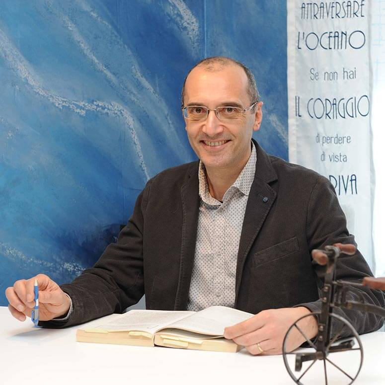 Roberto Croatto, psicologo di Aosta nel suo studio in Via Monte Grivola, psicologo gratis